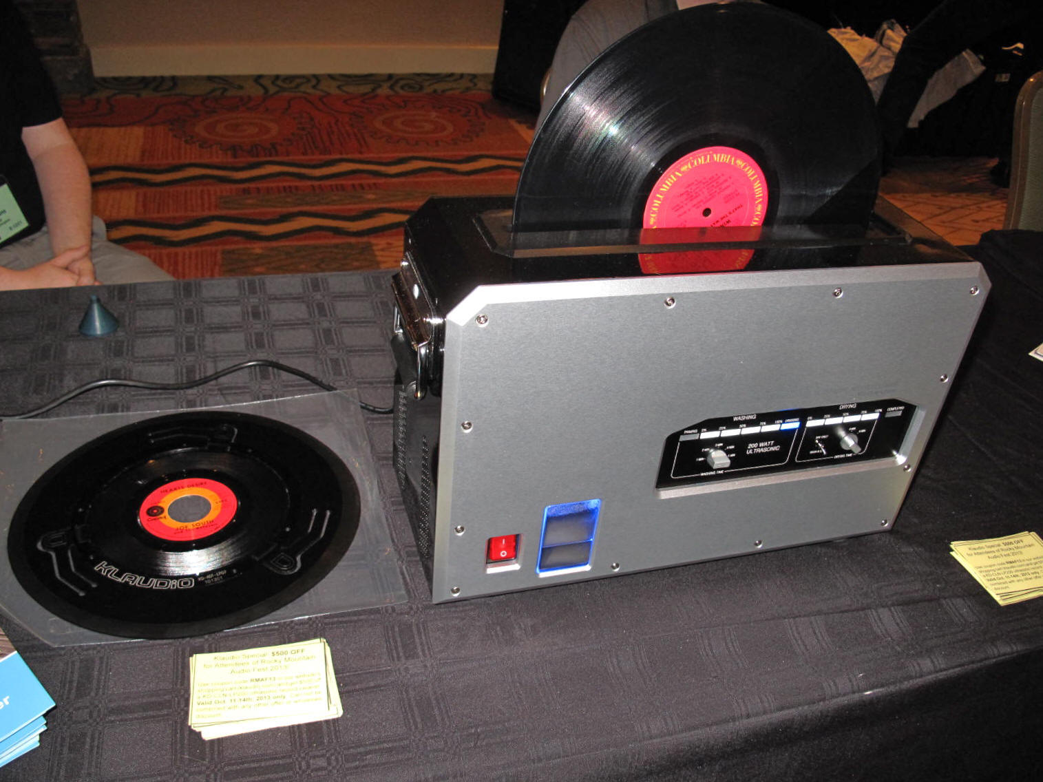 A record cleaning machine to clean vinyl record effectively